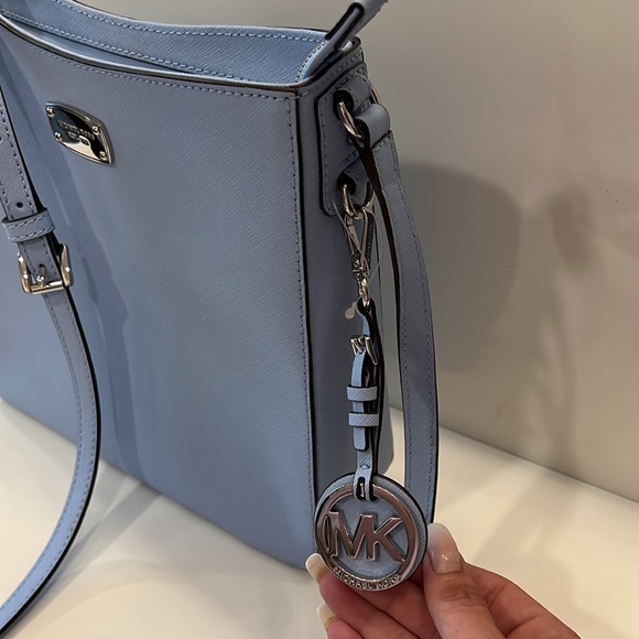 💙 Michael Kors Crossbody Purse 💙 - Picture 4 of 9